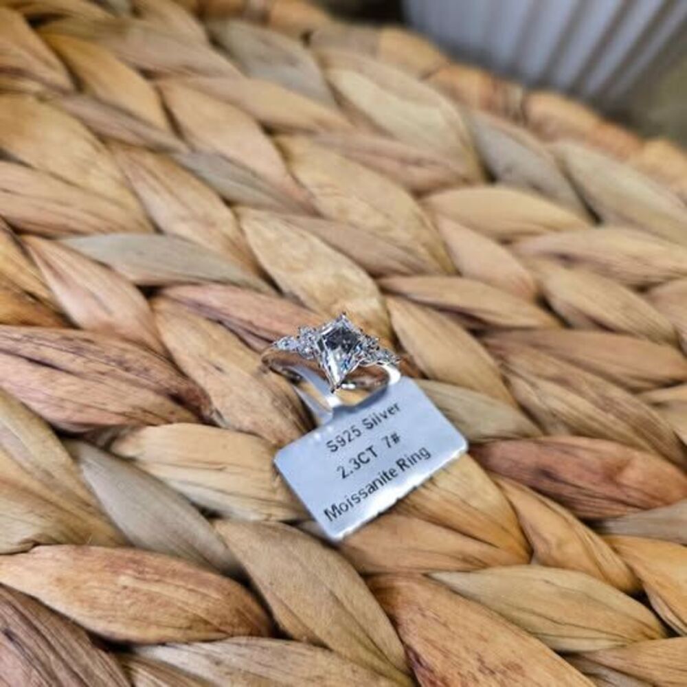 2.3CTW Moissanite Ring Size 7